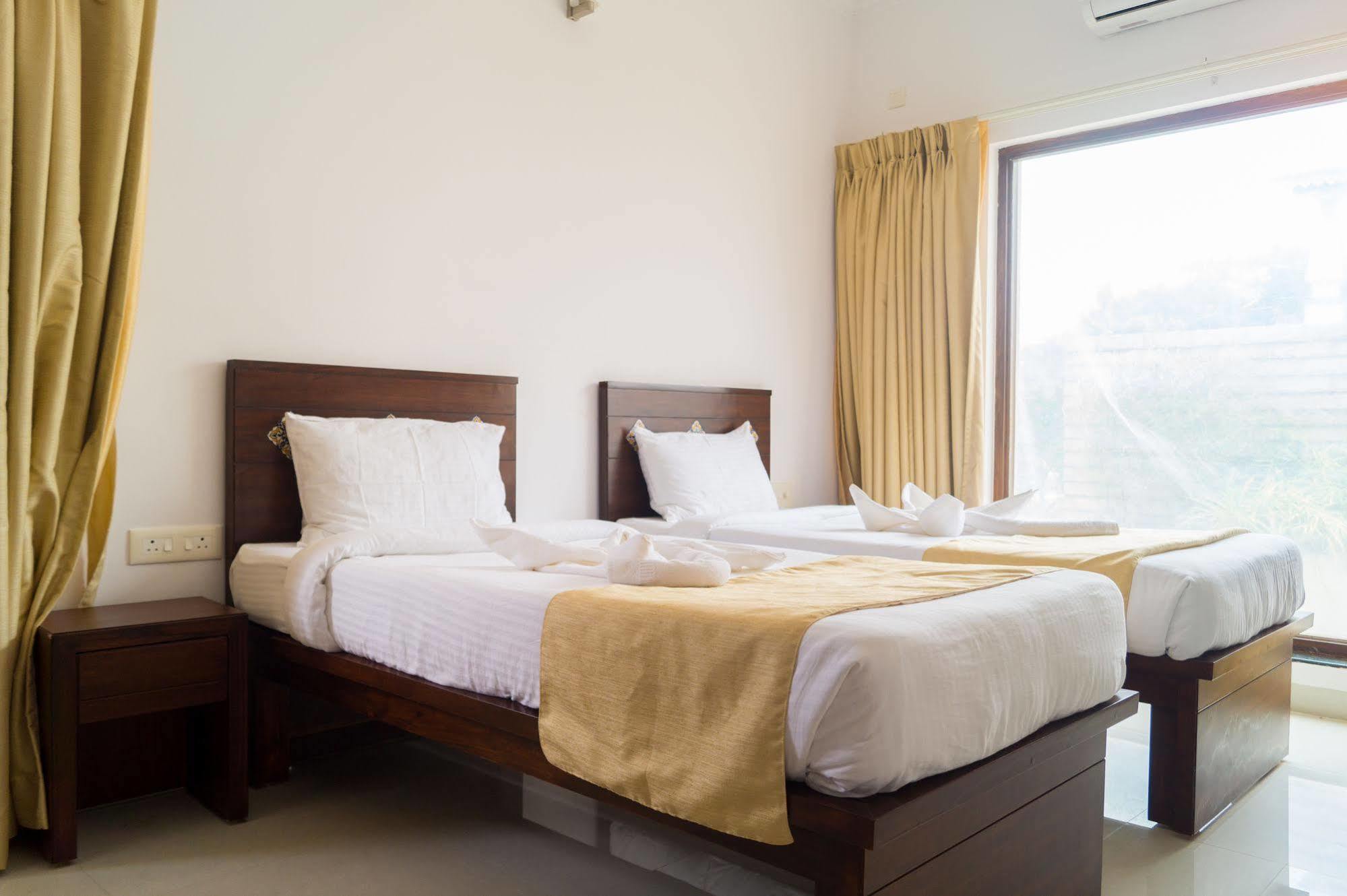Pinto Rosario Square Resort Ucassaim Экстерьер фото